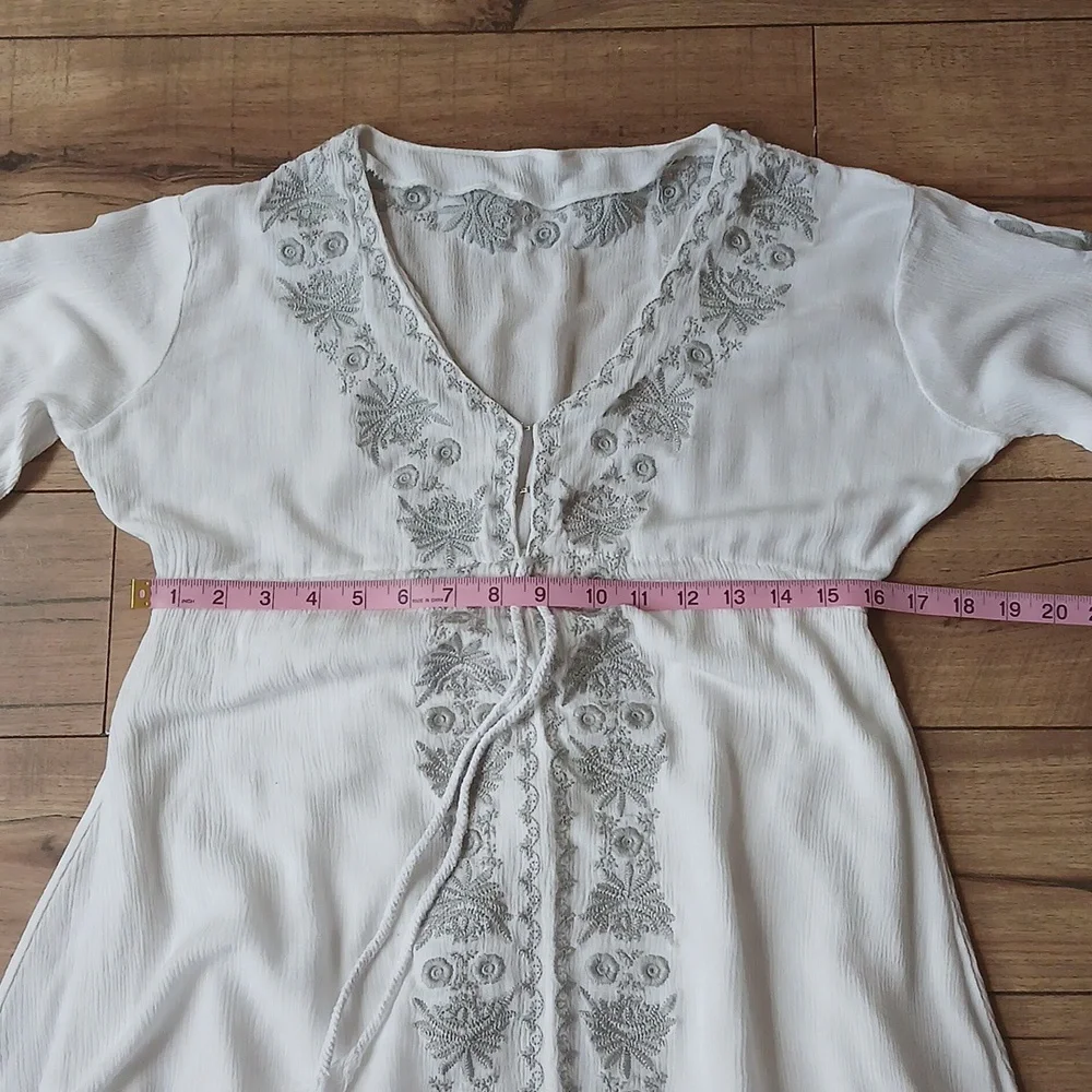 Women's White Boho Embroidered High Low Dress. Size M - Picture 17 of 17